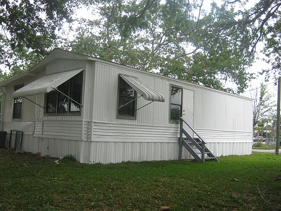 2nd image of 900 Elmwood Ave
