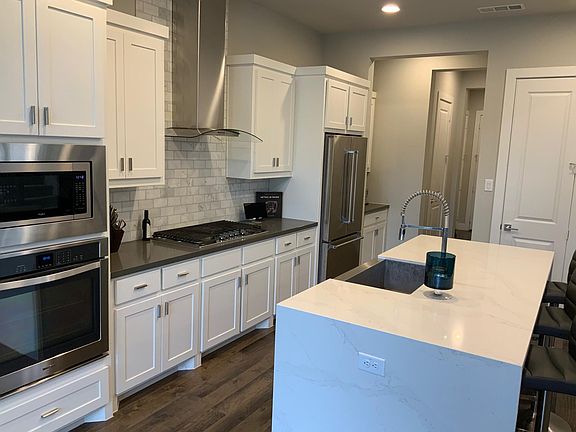2nd image of 7109 Royal View Dr