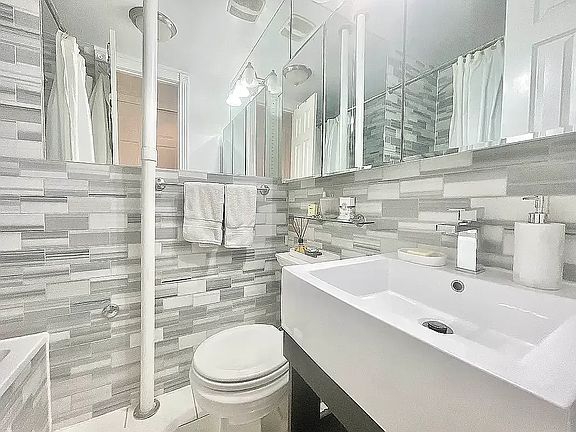 5th image of 334 E 6th St APT 2