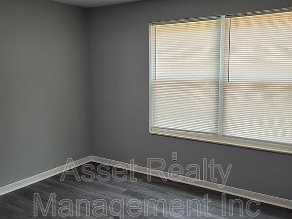 2nd image of 905 Flanders Ln APT 3