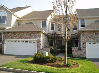15 Pebble Beach Dr, Livingston, NJ 07039
