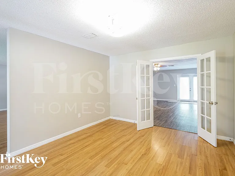 4525 Debbie Ln — Photo 11