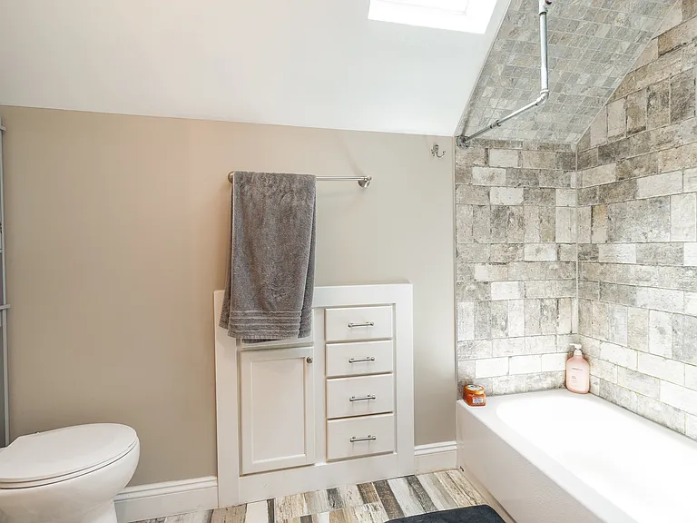 2nd floor full bath