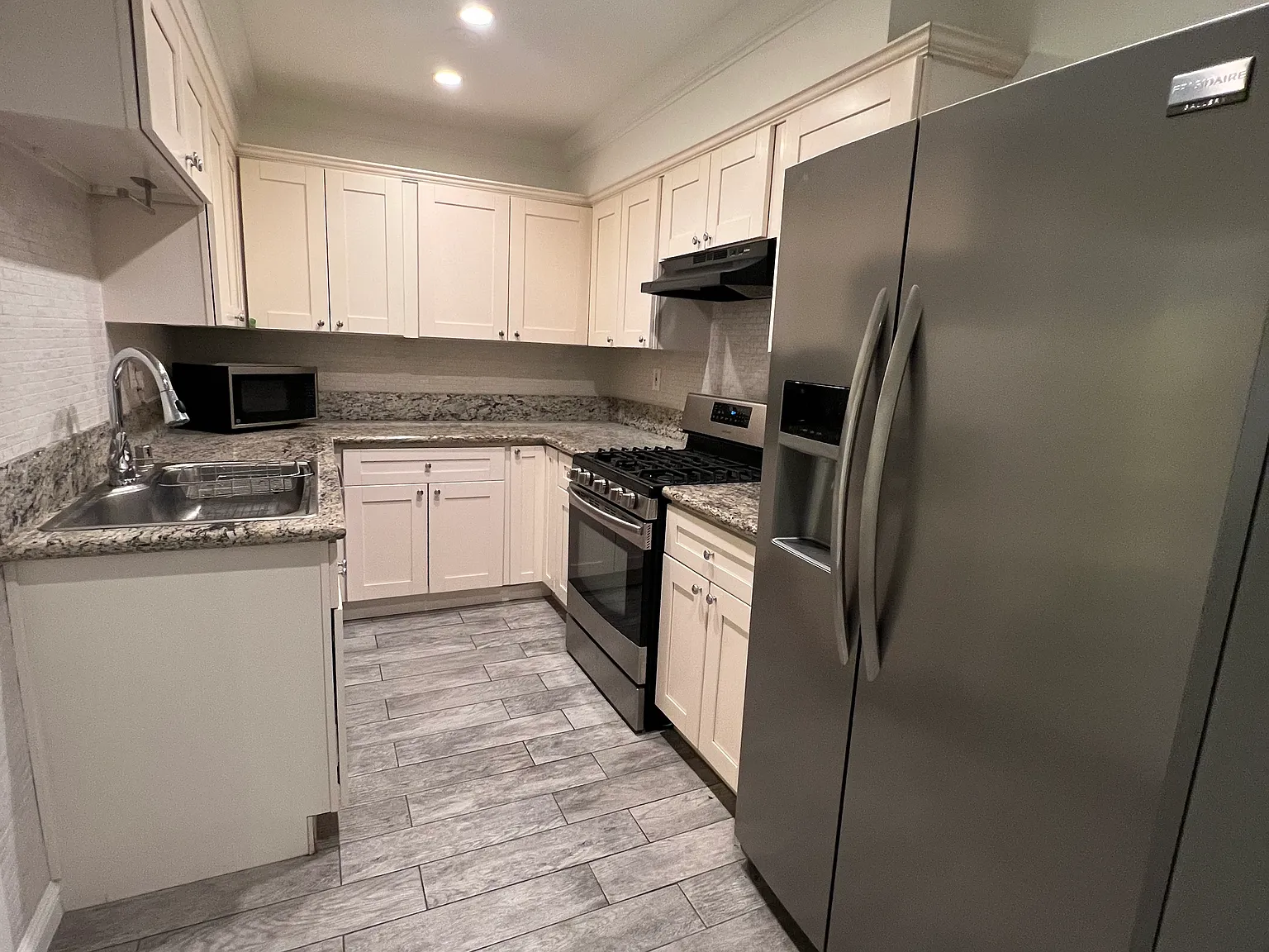 829 N San Vicente Blvd — Photo 3