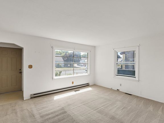 3rd image of 1607 E Rockwell Ave