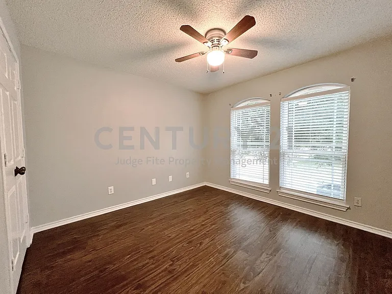 4460 Junction Dr — Photo 12