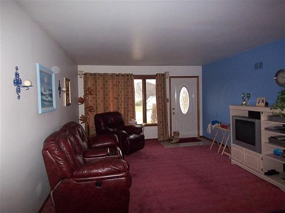 4th image of 1112 Stewart Ave