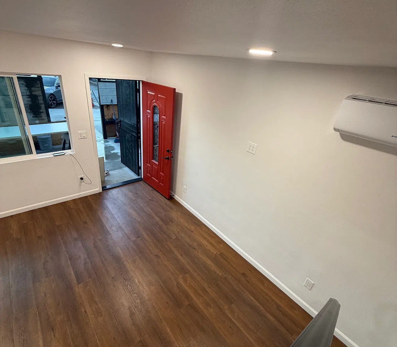2342 Thomas St — Photo 2