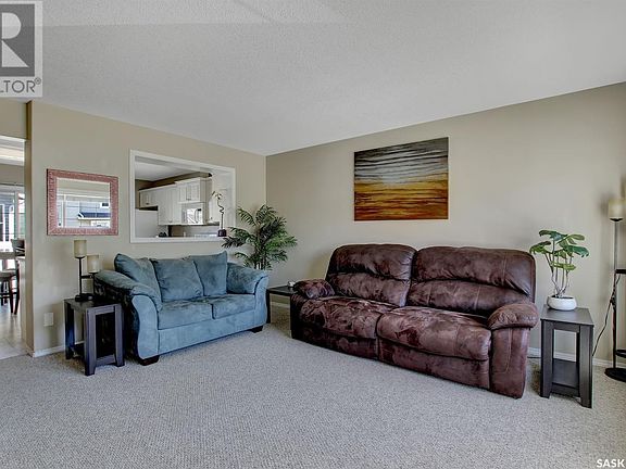 5th image of 2806 Cranbourn Cres