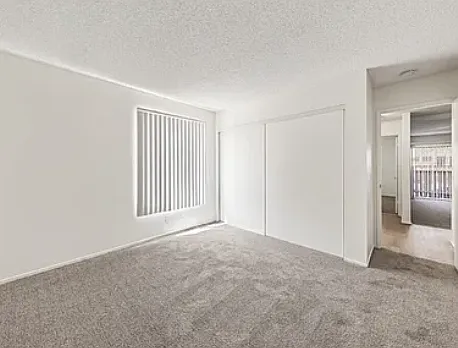 5252 Bishop St #8 — Photo 3