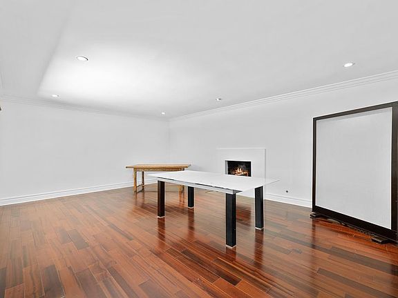 4th image of 5142 Penfield Ave