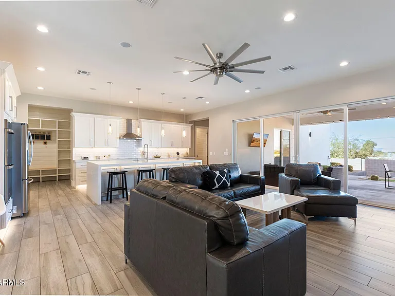 2252 E South Mountain Ave — Photo 18