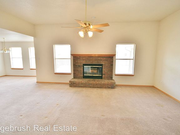 3rd image of 2305 Country Meadows Dr