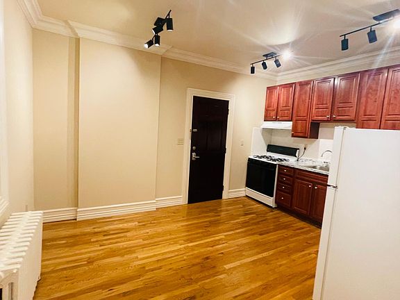 4th image of 20 Magnolia St #1