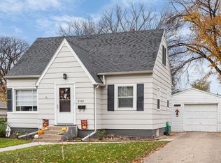 2110 2nd Ave N, Grand Forks, ND 58203
