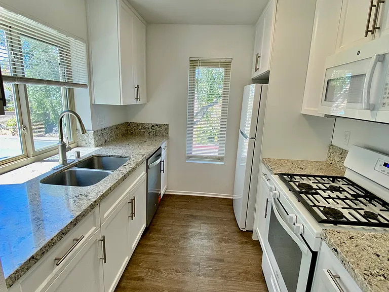 10702 Dabney Dr — Photo 4