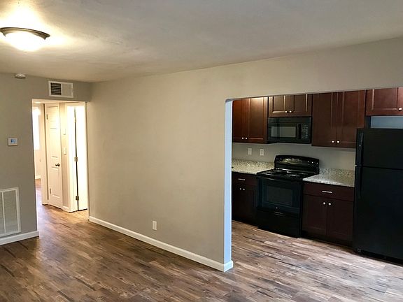 2nd image of 830 W 26th St APT 3