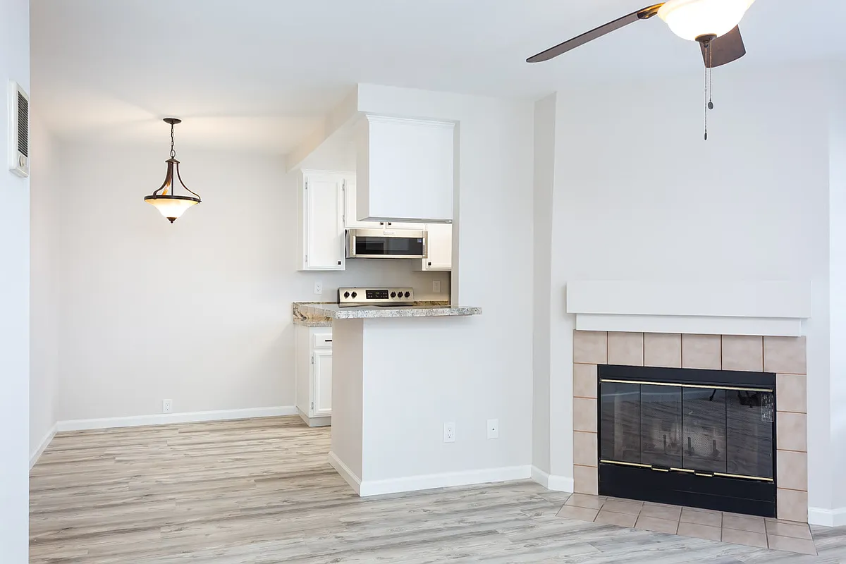 Building Photo - 4163 Cleveland Ave #6