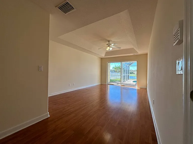 565 Limerick Dr — Photo 16