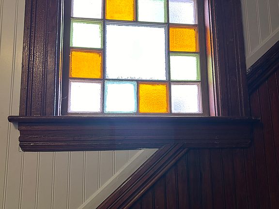 2nd image of 562 Montgomery St APT 2