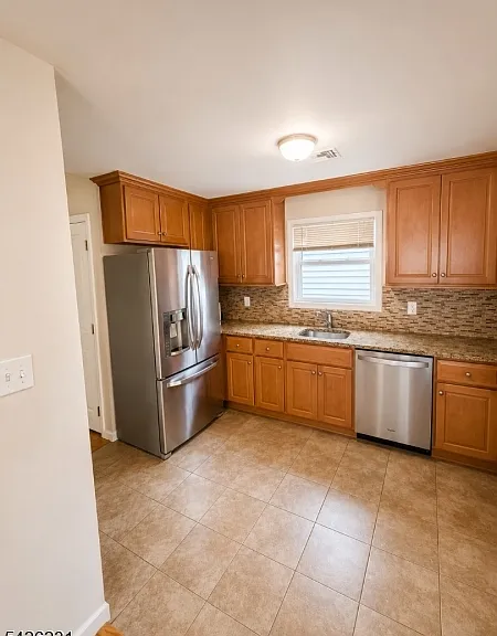 1028 Bond St #2 — Photo 6