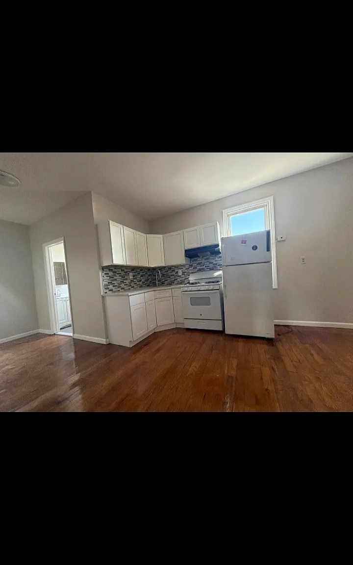 3 bed, $1,800 — Photo 1