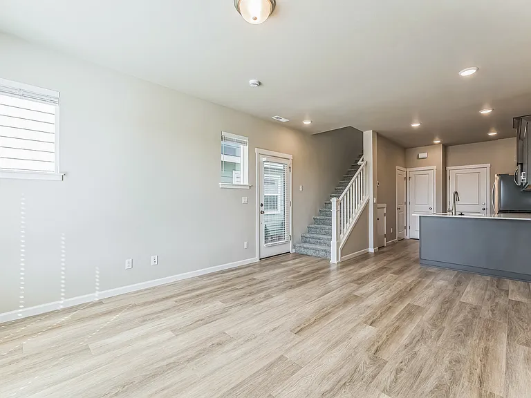 8457 SE Kinnaman St — Photo 4