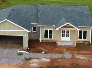 318 Skyview Cir, Muscle Shoals, AL 35661