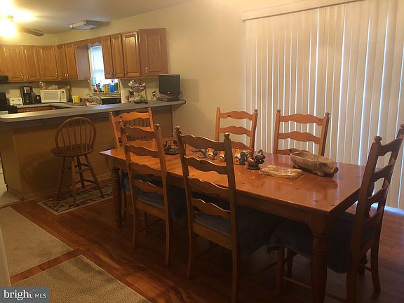 3rd image of 301 Hickory Ln