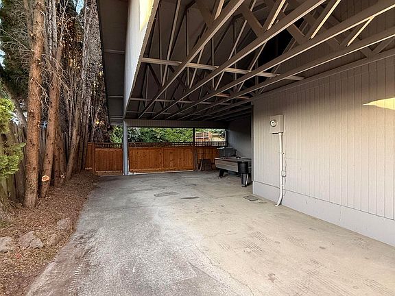 4th image of 456 SW 11th Ave