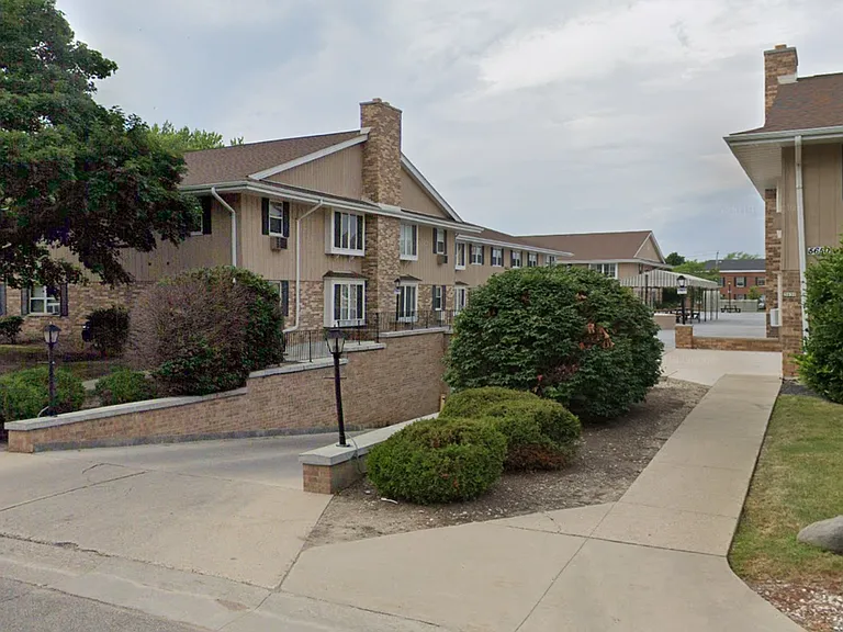 5650 W Wahner Ave #216 — Photo 2