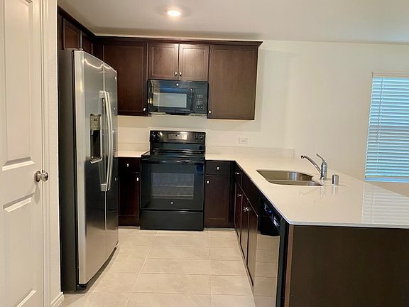 3rd image of 3232 Peyton Lila Rd