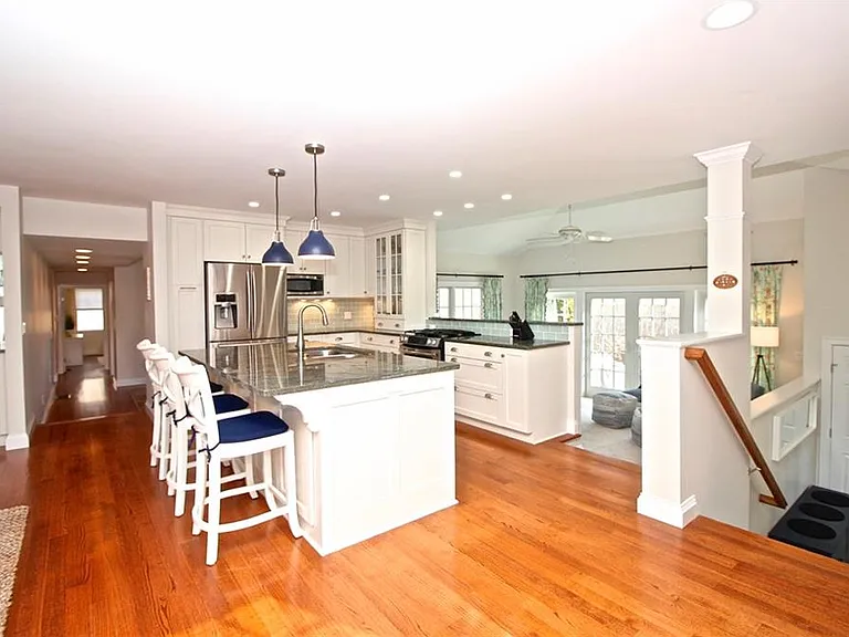 190 Coggeshall Ave — Photo 7