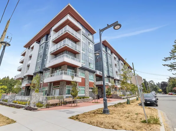 14225 103a Ave #401, Surrey, BC V3T 0T4