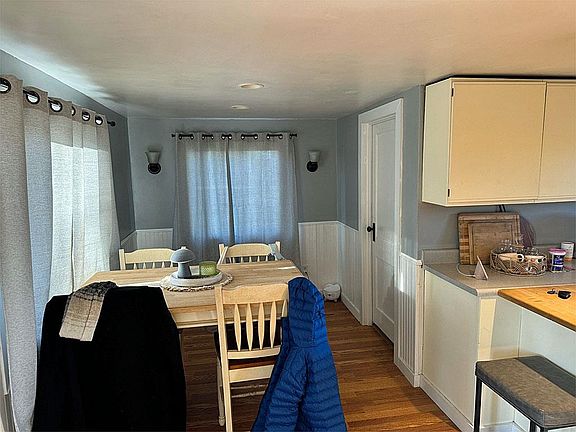 4th image of 1626 Drake Rd