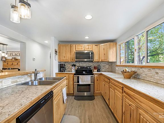 5th image of 515 E Avenue J