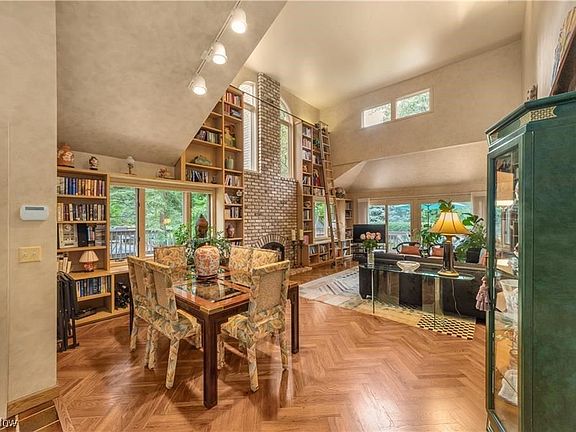 5th image of 5 Sherwood Ct
