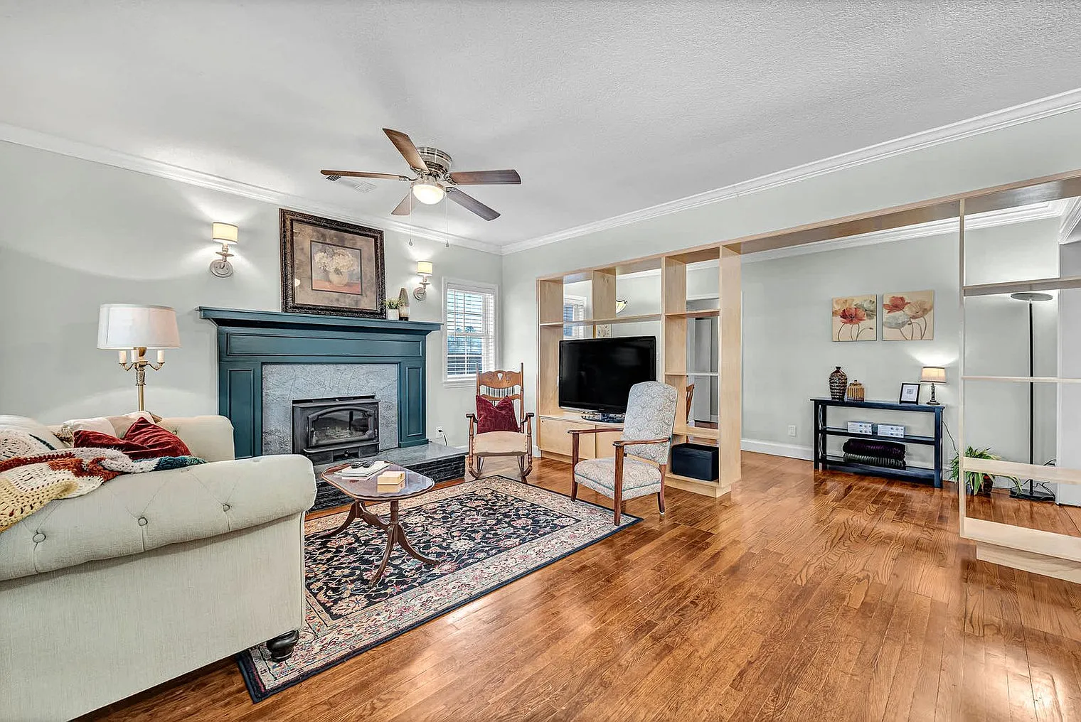 4 bed, 2.0 bath, 1894 sqft, $3,722 — Photo 3