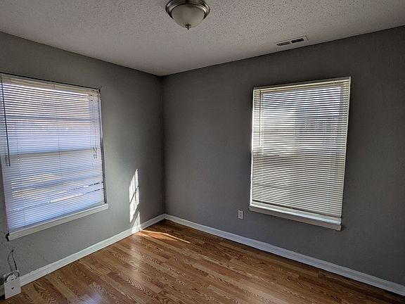 5th image of 4822 Woodend Ave