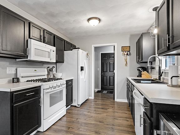 4th image of 12376 Meadow Dr