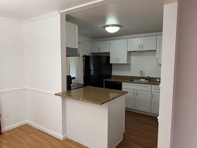 142 Bellwood Ct — Photo 6