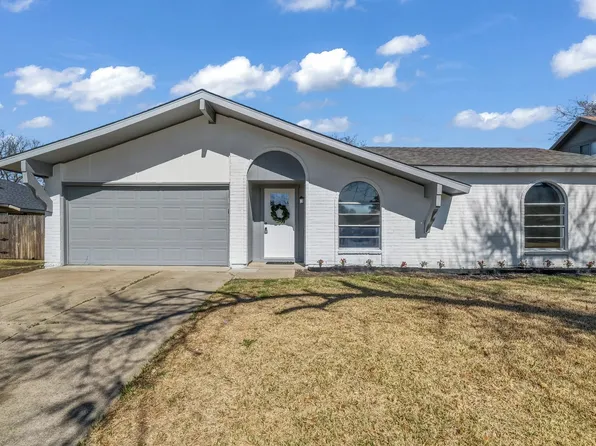 211 Pebblebrook St, Arlington, TX 76014
