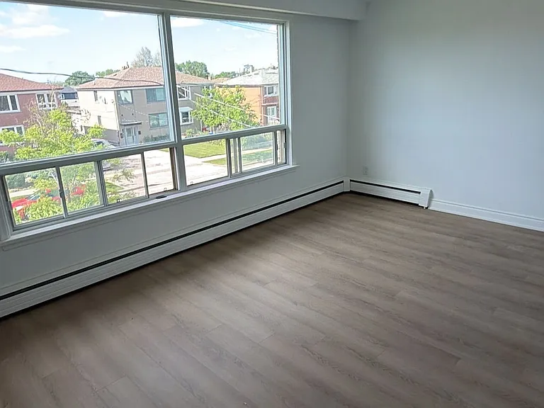 9 Allenby Ave #4 — Photo 2