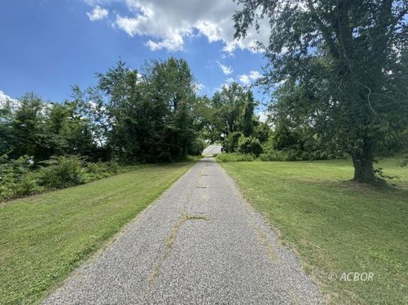 1670 Riverview Dr, Gallipolis, OH 45631