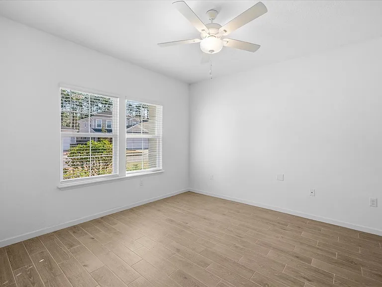 100 Lake Sinclair St — Photo 8