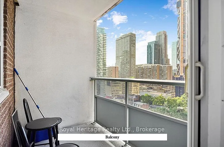 30 Gloucester St #1607 — Photo 3