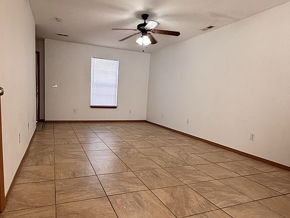 3rd image of 5575 N Green Ln