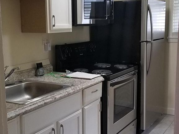 KITCHEN -STAINLESS APPLIANCES