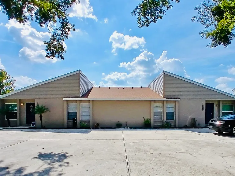 1841 Crystal Grove Dr — Photo 9