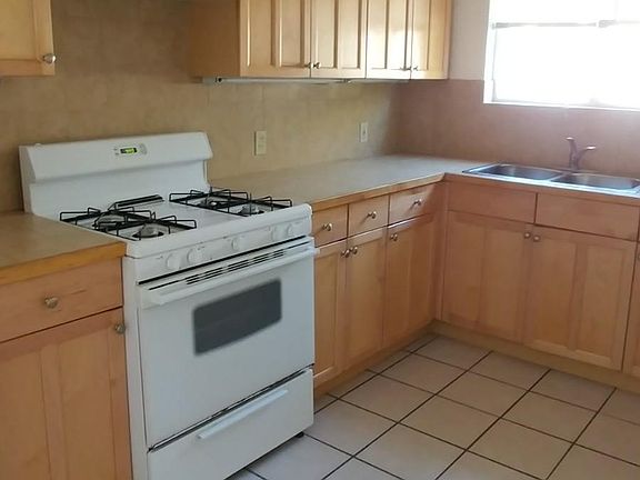 3rd image of 2116 C St APT 7